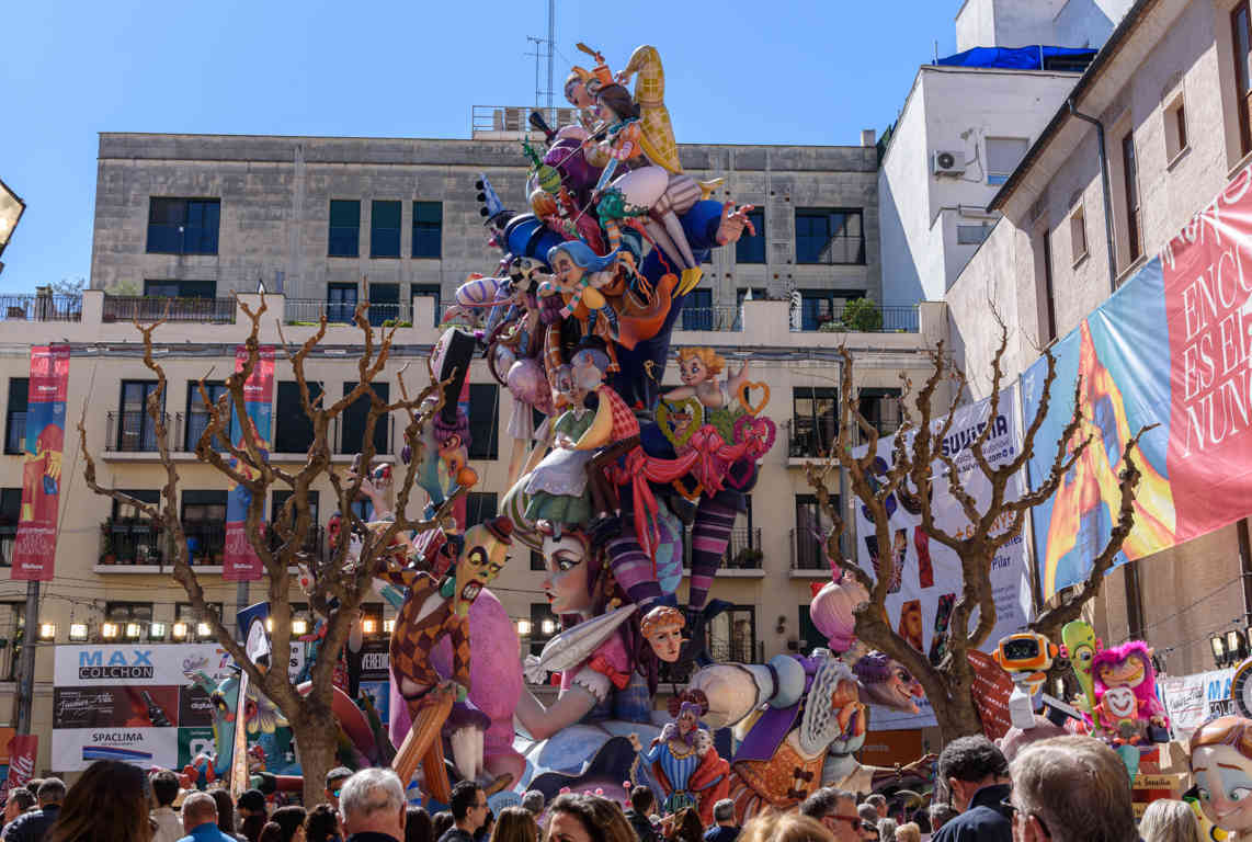 Valencia - fallas 2023 - 2 premio - falla plaza del Pilar - We will survive 07.jpg